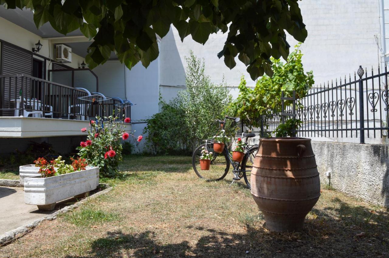 Manos Kritikakis Apartments Platamonas Bagian luar foto